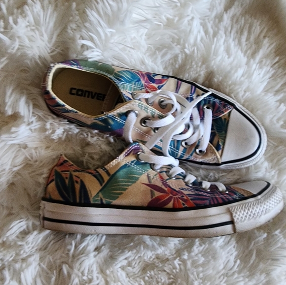 💥Converse Sneakers - Picture 2 of 5